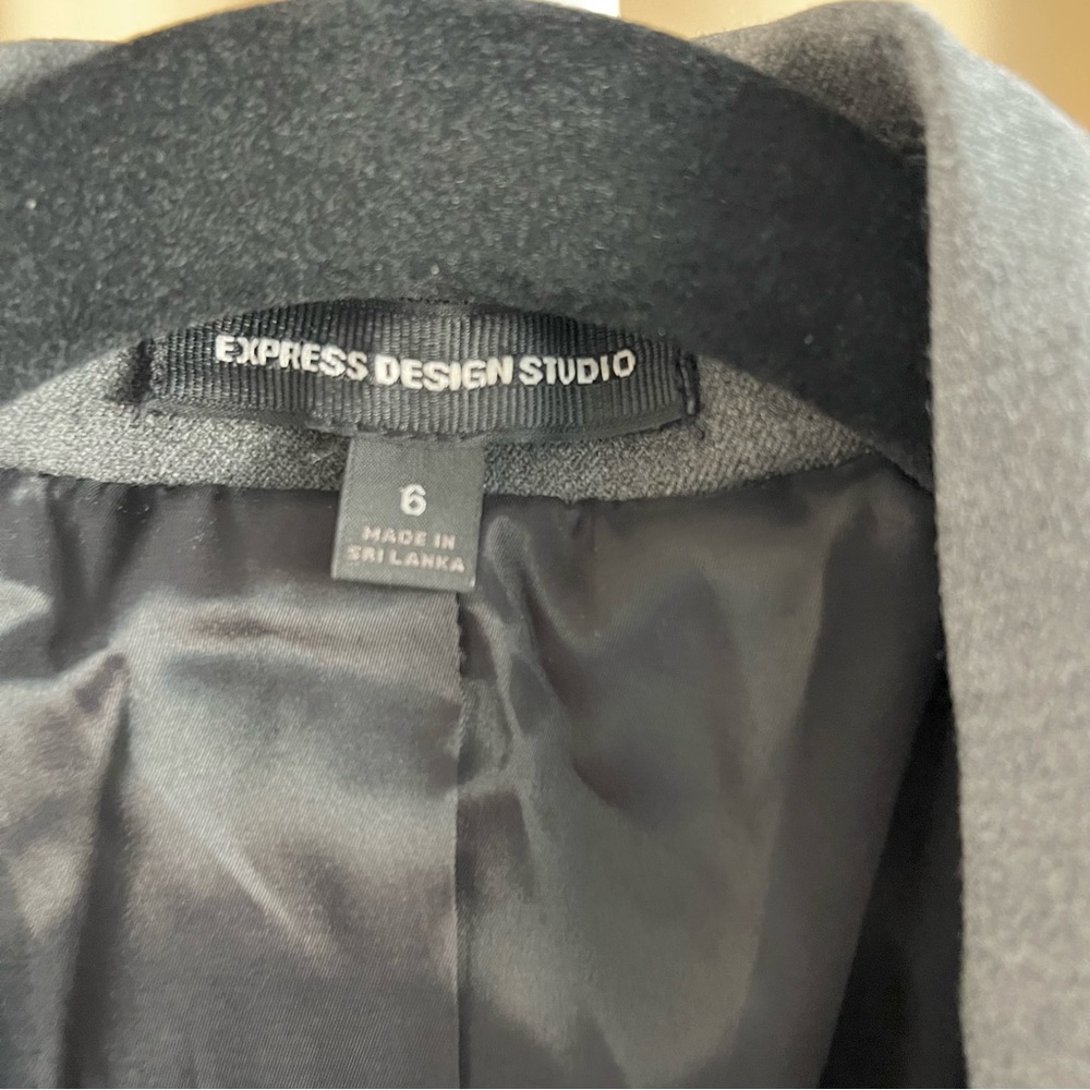 Express Design Studio Lined Gray Blazer Size 6 - image 3